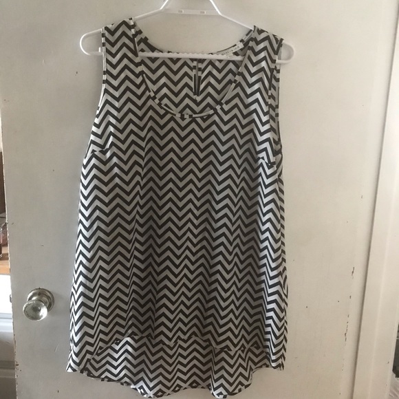 Patterned top - Picture 3 of 5